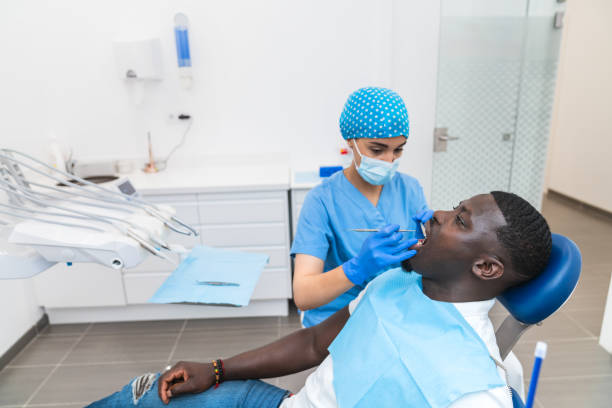 Best Emergency Tooth Extraction  in Forest Heights, TX